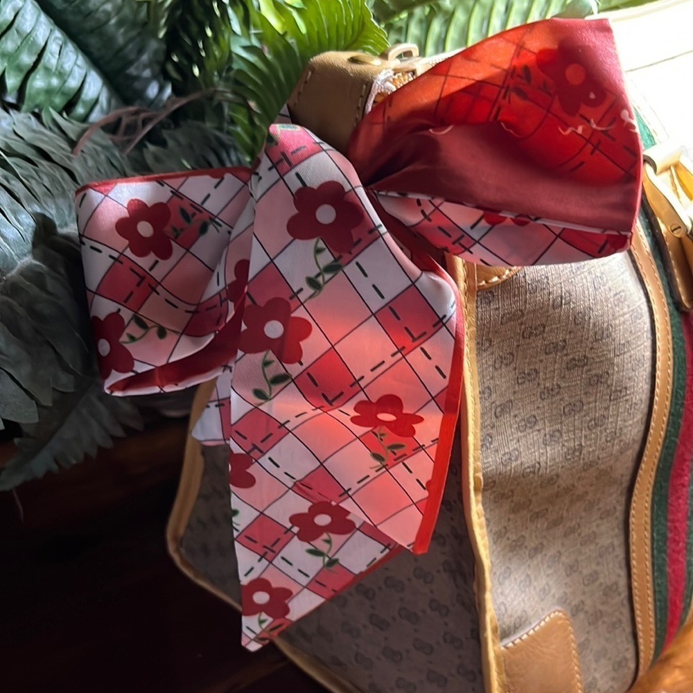 Beautiful twilly. Multi purpose